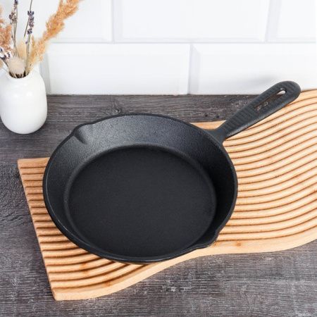 Сковорода 20*3,2см чугун с ручкой F-100 (10)